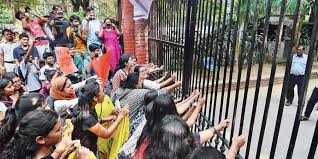 This image has an empty alt attribute; its file name is images-4-2.jpg